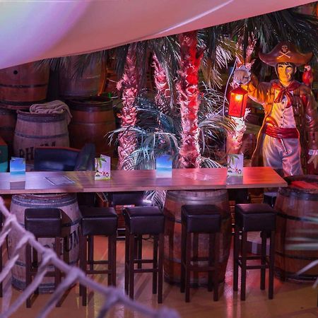 Hotel Du Parc - Pirates Chasseneuil-du-Poitou Kültér fotó