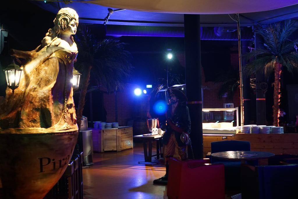 Hotel Du Parc - Pirates Chasseneuil-du-Poitou Kültér fotó